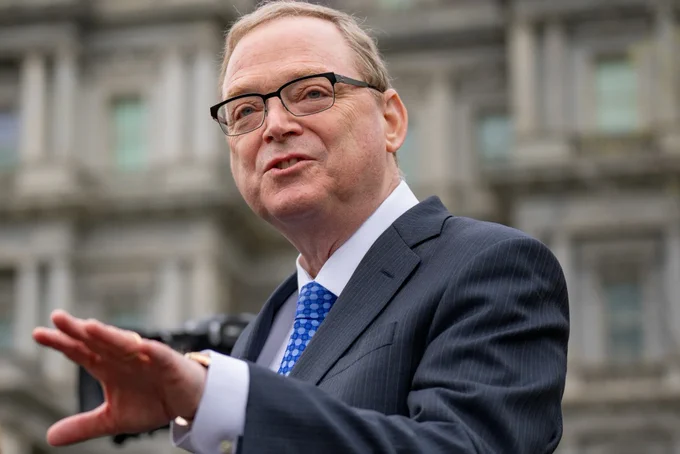 🚨 BREAKING : "Kevin Hassett, consigliere senior della Casa Bianca, in ascesa nella corsa per la guida della Fed"