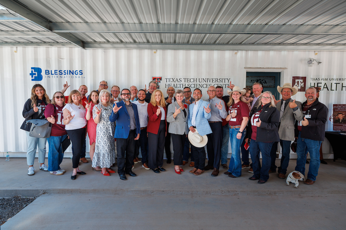 TAMUHealth's tweet image. Two historic rivals. One united mission.
Texas A&amp;amp;M Health and Texas Tech University Health Sciences Center came together to open a new clinic in Fort Davis, improving access to health care in rural West Texas: tx.ag/BUILDFtDavis