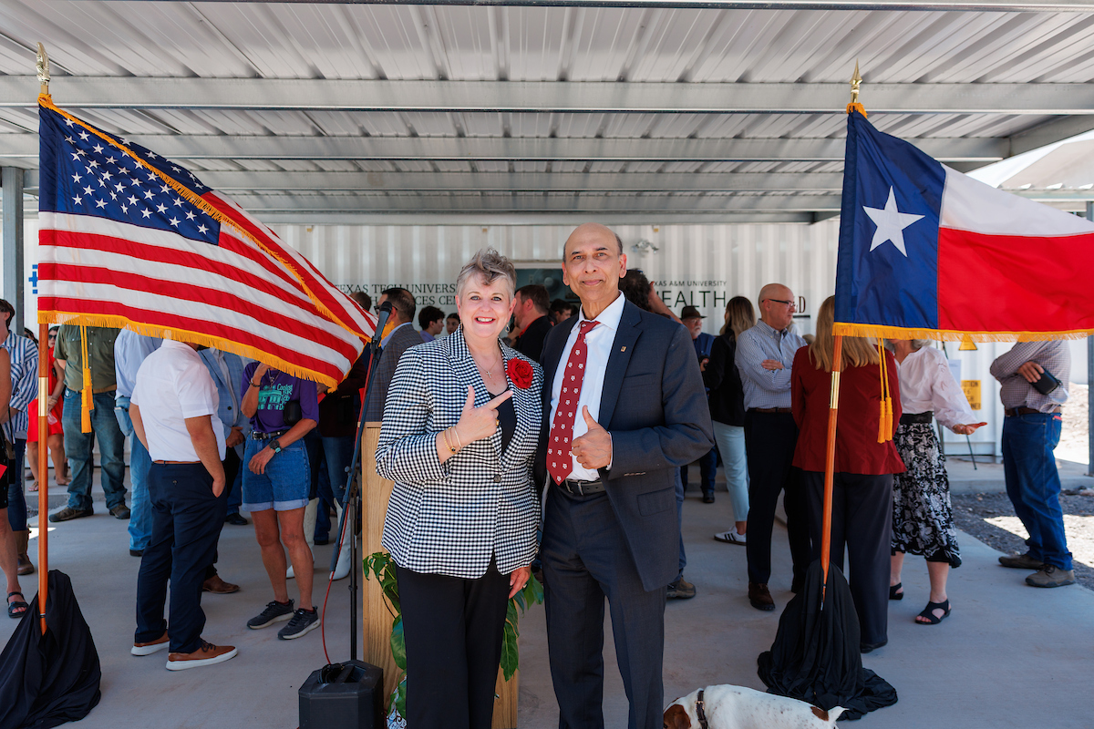 TAMUHealth's tweet image. Two historic rivals. One united mission.
Texas A&amp;amp;M Health and Texas Tech University Health Sciences Center came together to open a new clinic in Fort Davis, improving access to health care in rural West Texas: tx.ag/BUILDFtDavis