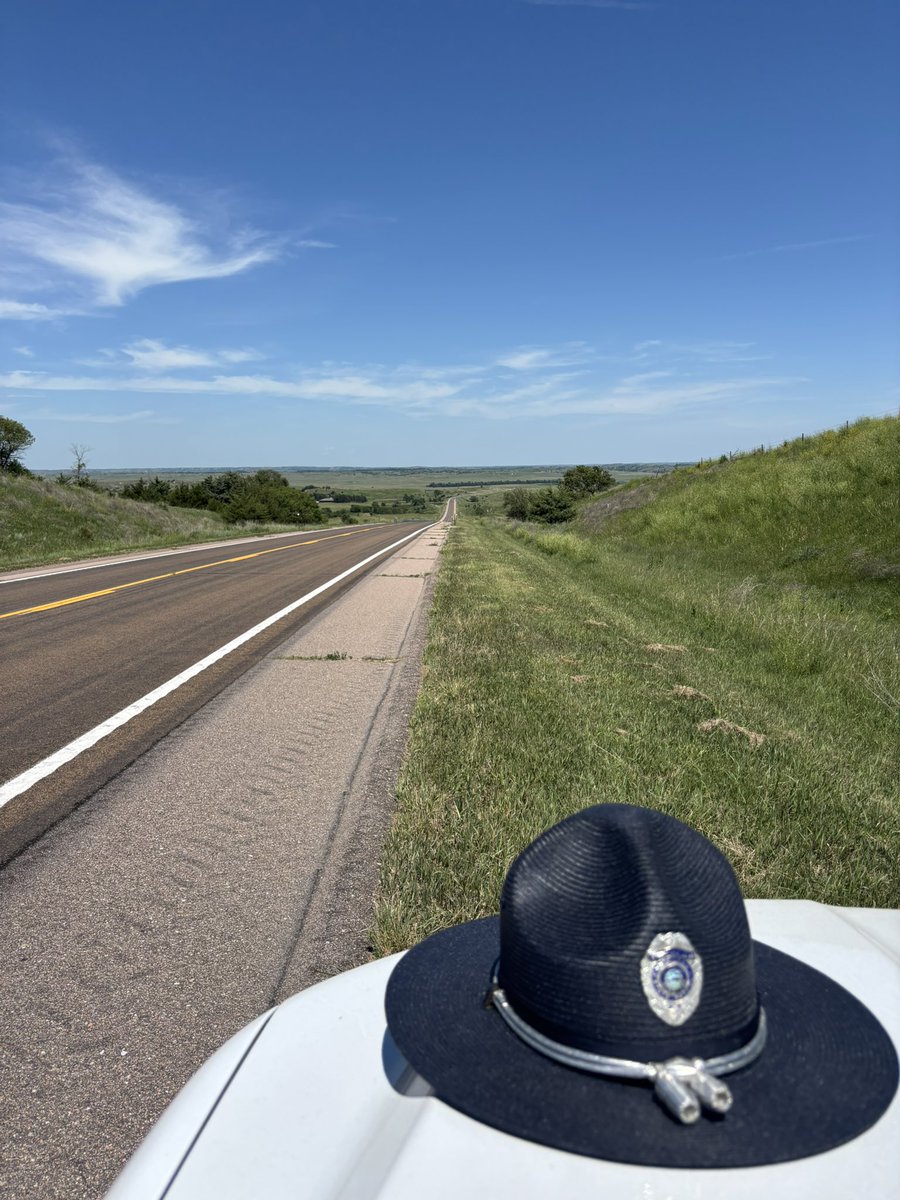 NSP_TroopE's tweet image. There’s no way possible to capture just how amazing this state truly is in a picture.
Guess you’ll have to come see it for yourself. But when you do, please be respectful, drive safely and responsibly, and take your time.
#Highway40 #Backroads #Sandhills