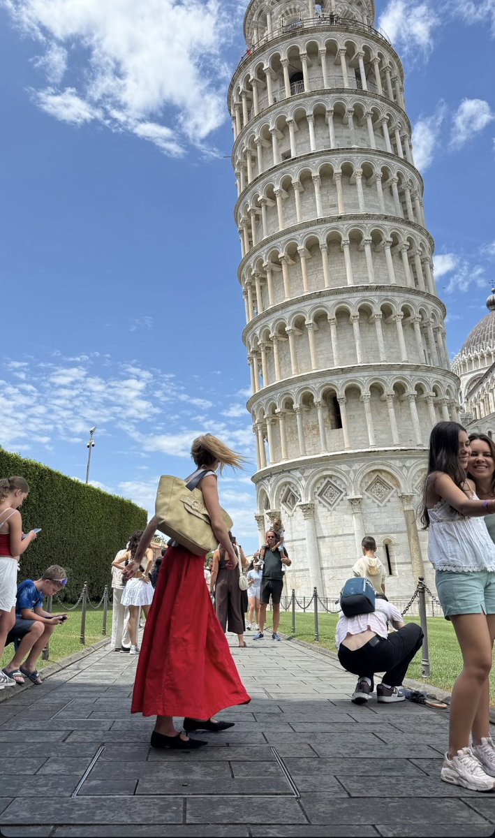 millysource's tweet image. Milly Alcock visiting the Leaning Tower of Pisa in Italy. 🇮🇹 — IG Story