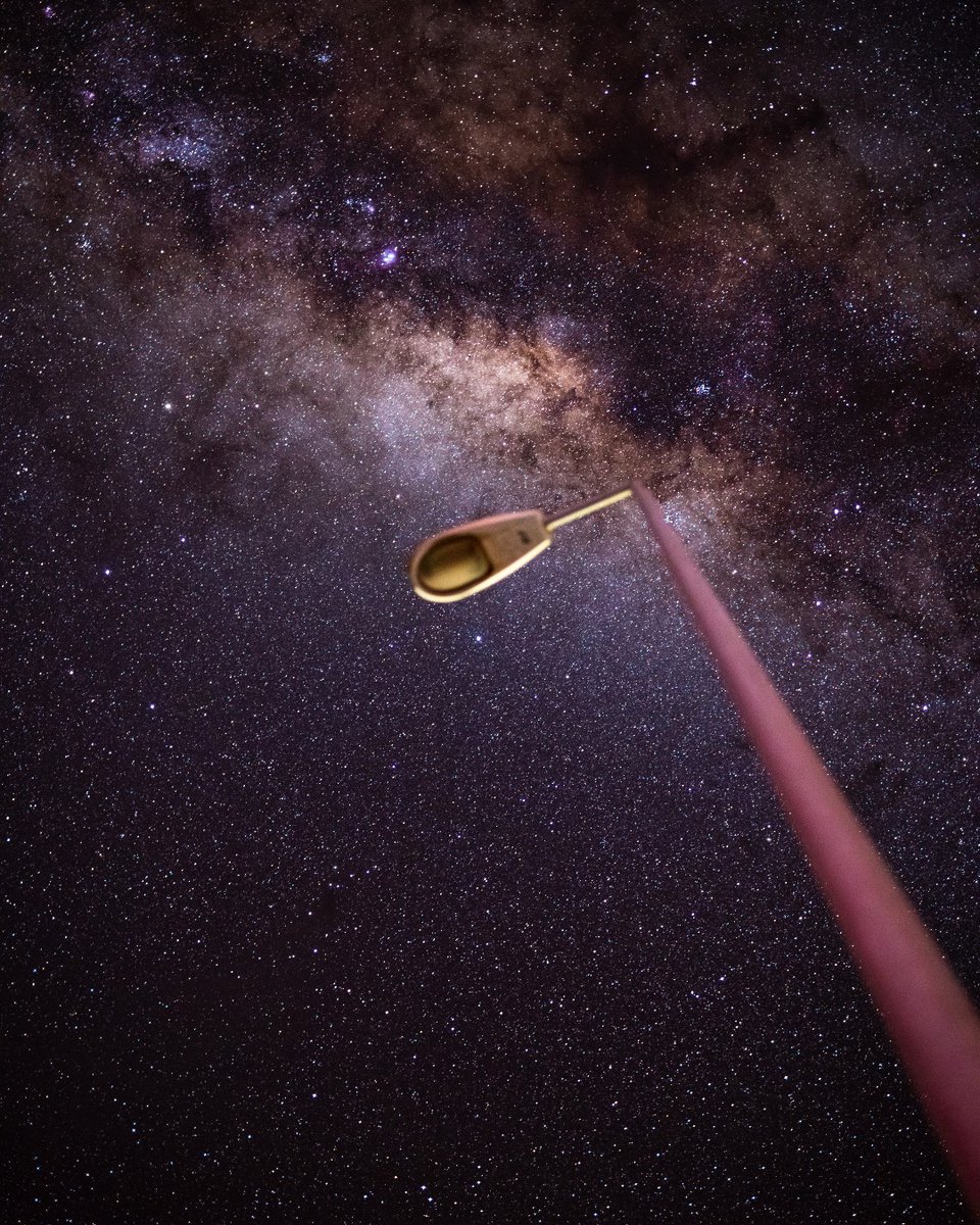 TheNRAO's tweet image. I Love Lamp 💡
Outside the @almaobs ALMA Operations Support Facility (OSF), fixtures are used sparingly to prevent light pollution. As you can imagine, none of these stars would have been visible if the light were on!
📸 Credit: NSF/ AUI/ NSF NRAO/ B.Foott @bettymayafoott