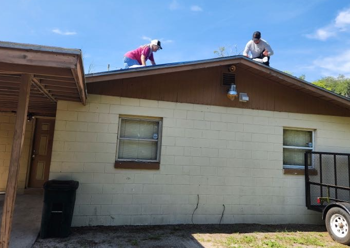 ORRFoundation's tweet photo. This past weekend, our Bob Caldwell Disaster Relief Team came together to help local residents in need. Volunteers worked hard bagging sand and tarping roofs to protect homes and families during this storm season.
We are proud to continue this mission of helping people. https://t.co/aKJguI9tkE