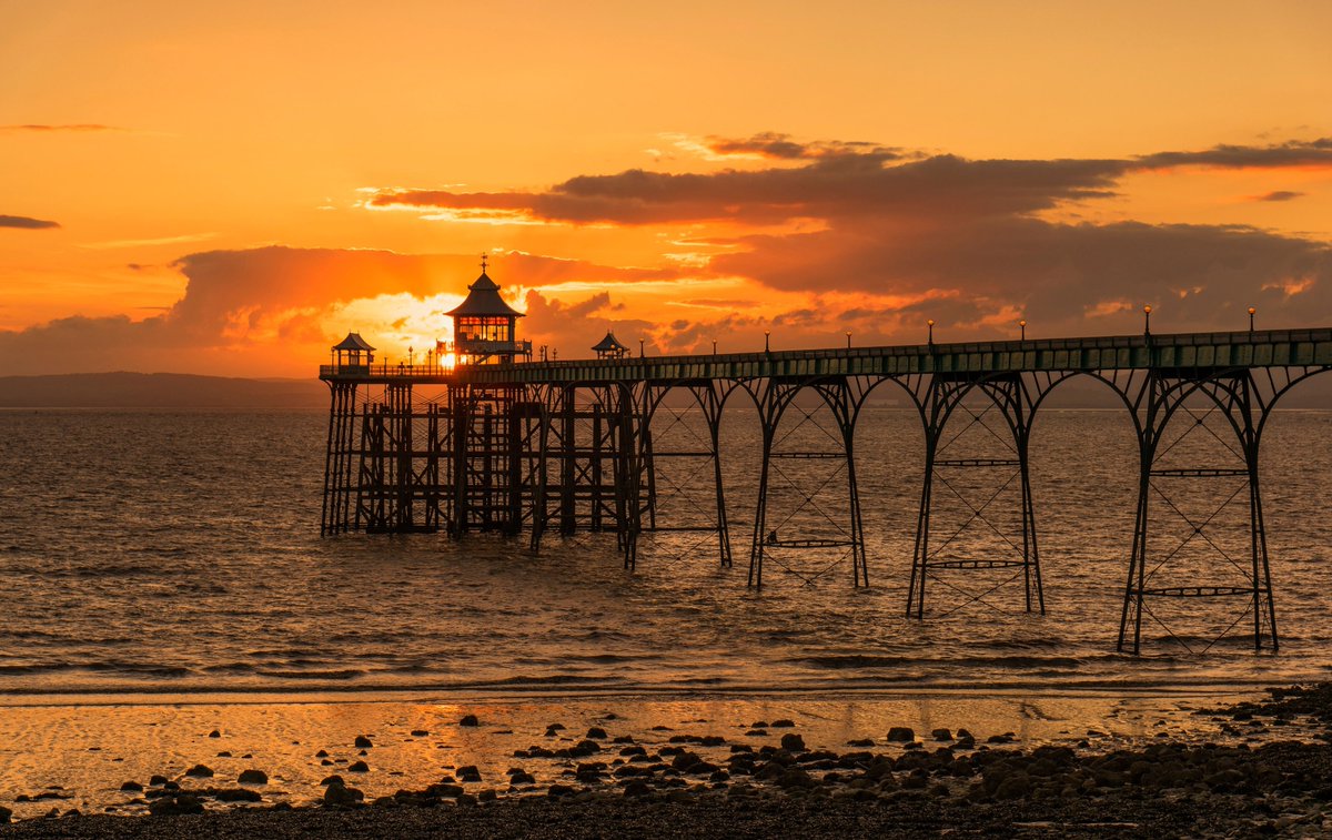 philipp_collins's tweet image. sunset photo 📷 clevedon pier 🧡
south wales 🏴
a wonderful new week all 🍹