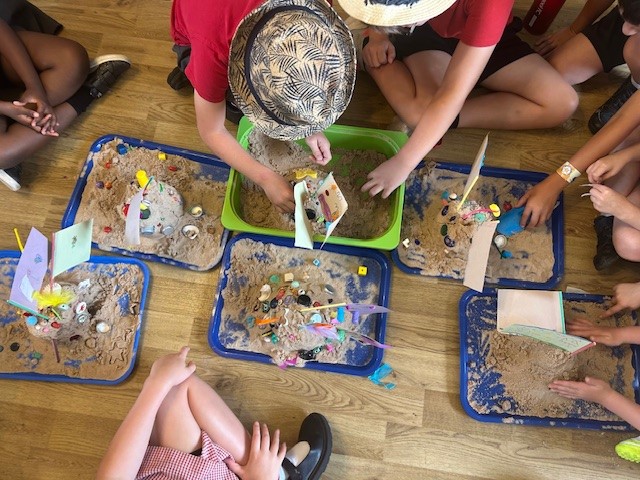 We took a trip down memory lane today with our friends from Two Acres Care Home. We built sandcastles, listened to music, decorated flags and enjoyed ice lollies. 🎶Oh I do like to be beside the seaside...📷<a href="/FriendInDeed_/">Friend in Deed</a>  Try Hard, Be Brave, Be You
<a href="/SapientiaTrust/">Sapientia Education Trust</a>