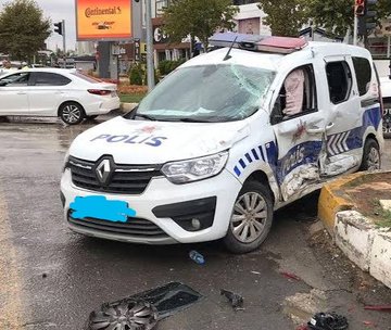 KAZA YAPINCA PARASI POLİSTEN İSTENİYOR!
Polise 12 saat kesintisiz görev yazılıyor. Resmi olarak 5 dk bile ihtiyaç molası izni yok. Görev sırasında fırsat bulursa ihtiyaç gideriyor.

12 saat kesintisiz çalışan polis kaza yaparsa, kaza masrafı polisten isteniyor. Acaba başka hangi