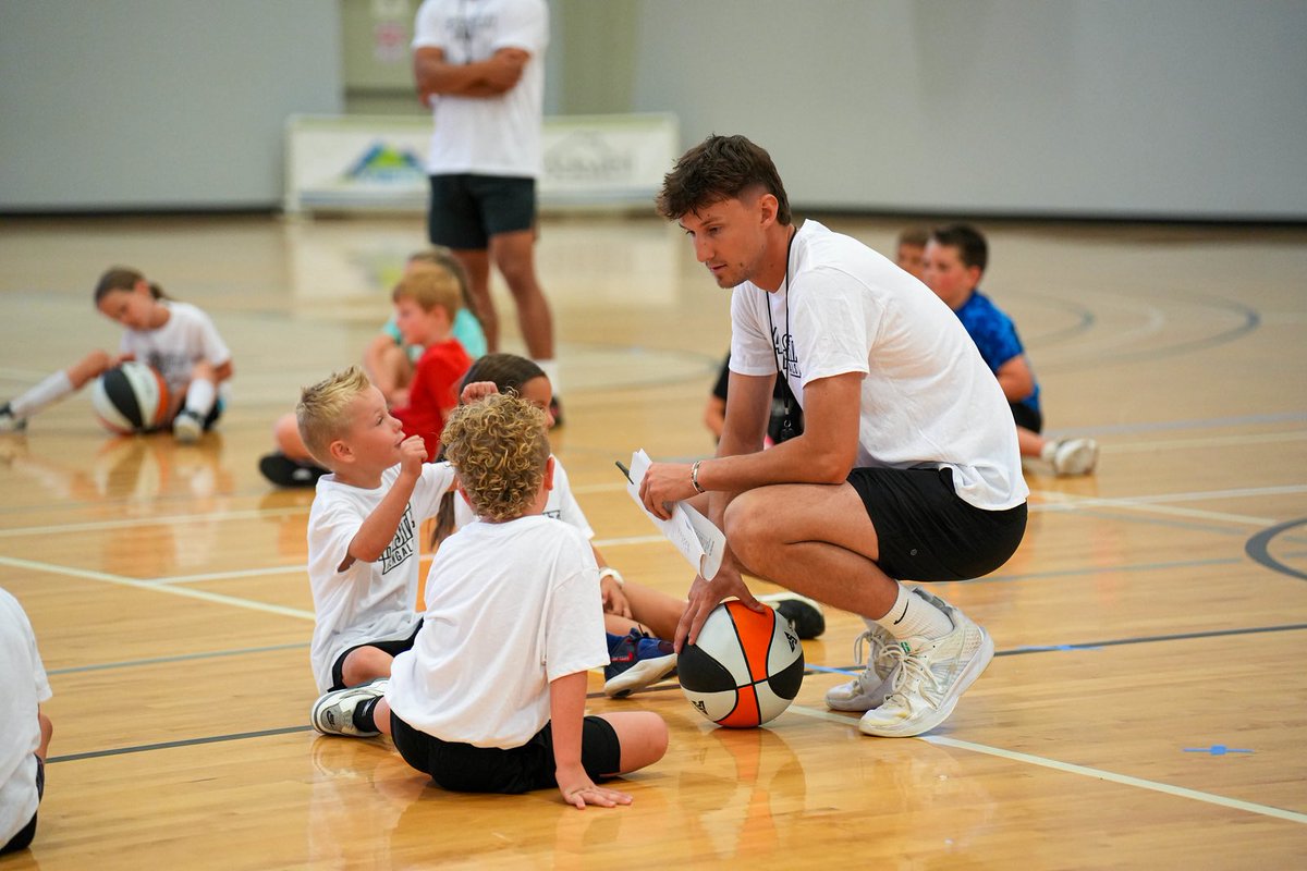 IdahoStateMBB's tweet image. Scenes from day 1 of our Youth Camp 🤩
#SawWood // #RoarBengalsRoar