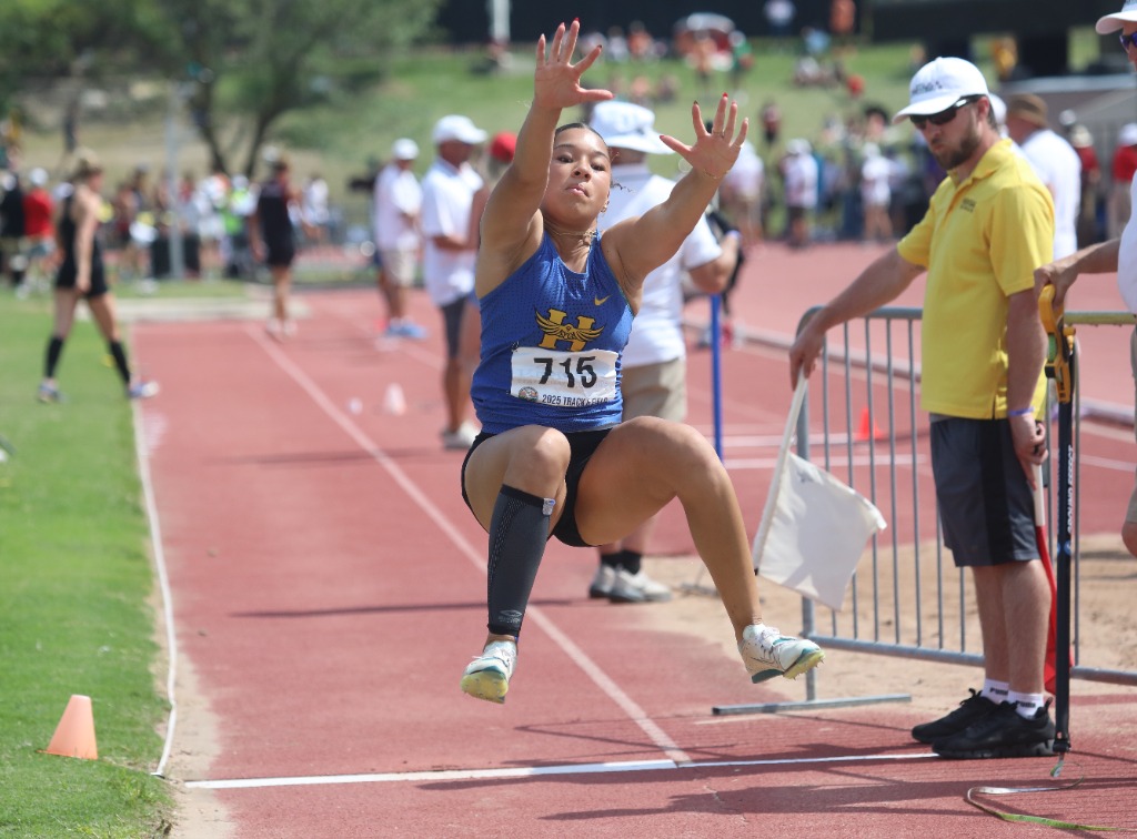 Photos from the Class 5A Girls State Track &amp; Field Championships on May 30-31 in Wichita.

kshsaacovered.com/galleries/wtra…

#KSHSAACovered x <a href="/CapFed/">Capitol Federal</a>
