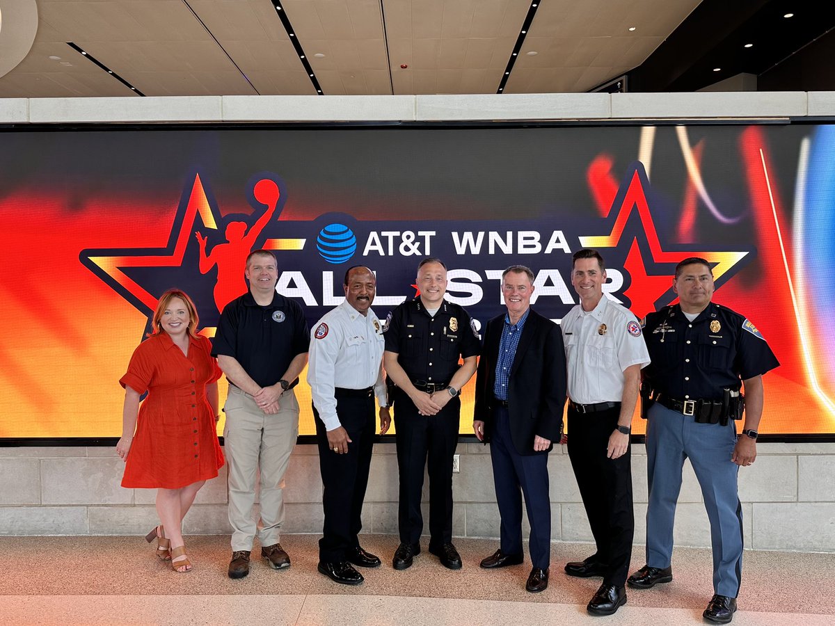 IMPD_Chief's tweet image. Proud to stand alongside @IndyMayorJoe, @IFD_NEWS, @IndStatePolice, and @IndyDT as we welcome the @WNBA All-Star Weekend to Indianapolis. This is an incredible moment for our city, and IMPD is committed to ensuring a safe, welcoming environment for all who attend.
