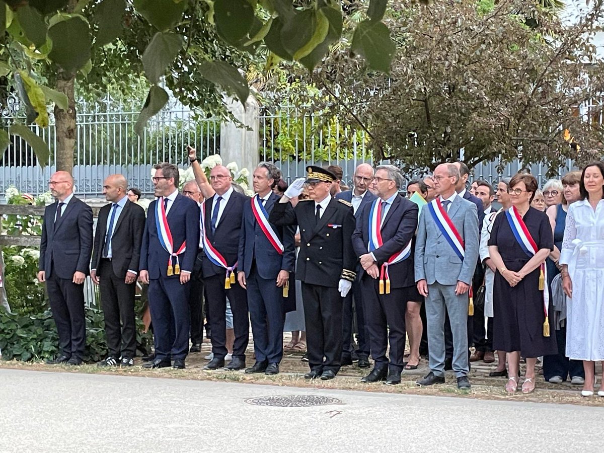Emmanuel Capus (@emmanuelcapus) on Twitter photo Cérémonie de la Fête nationale à <a href="/Angers/">Ville d'Angers</a>, aux côtés du Maire <a href="/ChristopheBechu/">Christophe Béchu</a>, des élus, des autorités civiles et militaires, et de nombreux habitants.
Merci à toutes les forces engagées pour protéger, secourir et faire vivre notre République.
Vive la France 🇫🇷 Cérémonie de la Fête nationale à <a href="/Angers/">Ville d'Angers</a>, aux côtés du Maire <a href="/ChristopheBechu/">Christophe Béchu</a>, des élus, des autorités civiles et militaires, et de nombreux habitants.
Merci à toutes les forces engagées pour protéger, secourir et faire vivre notre République.
Vive la France 🇫🇷