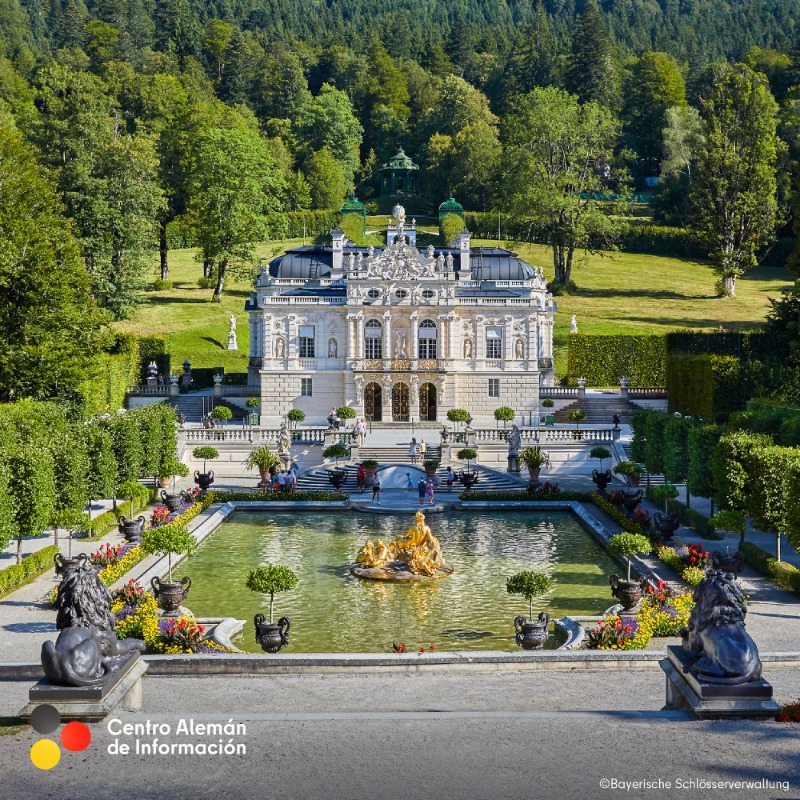 Alemaniaparati's tweet photo. 📣#Entérate: el castillo de #Neuschwanstein ya es Patrimonio de la Humanidad de la #UNESCO. 

🏰📍🇩🇪 ¡A este se suman #Linderhof, #Herrenchiemsee y #Schachen!
 
🤴Se trata de un complejo de palacios construidos por el rey Luis II de Baviera.