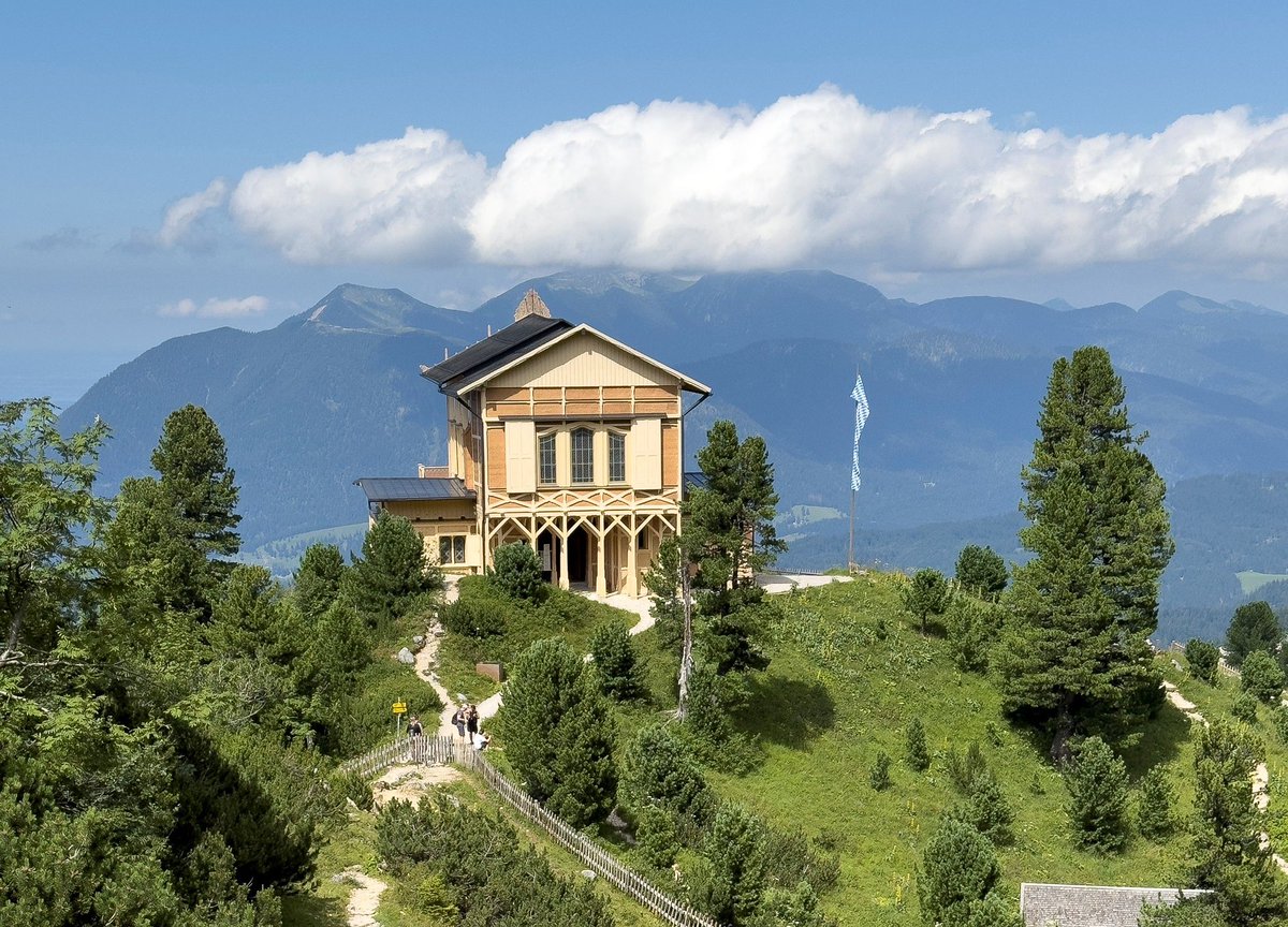 AlemaniaenCL's tweet photo. #SabíasQué el Castillo de #Neuschwanstein es Patrimonio de la Humanidad de la #UNESCO.
Y no sólo este: se suman #Linderhof, #Herrenchiemsee y #Schachen.

La arquitectura, visión y ubicación única de los palacios de Luis II de Baviera es de valor universal excepcional. https://t.co/D3UE5Hq4vA