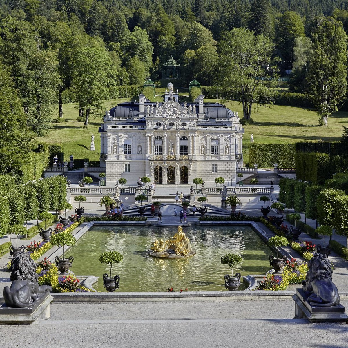 AlemaniaenCL's tweet photo. #SabíasQué el Castillo de #Neuschwanstein es Patrimonio de la Humanidad de la #UNESCO.
Y no sólo este: se suman #Linderhof, #Herrenchiemsee y #Schachen.

La arquitectura, visión y ubicación única de los palacios de Luis II de Baviera es de valor universal excepcional. https://t.co/D3UE5Hq4vA