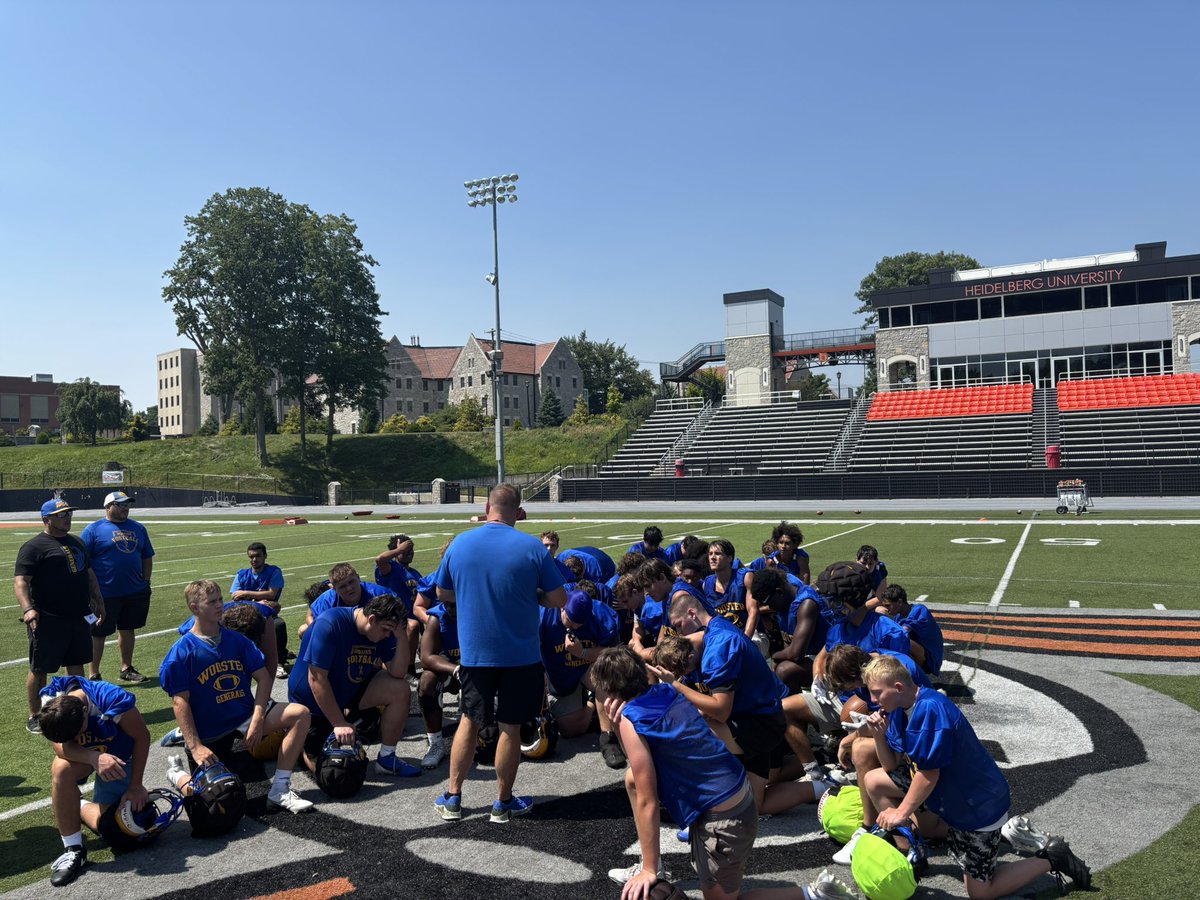 woogeneralsfb's tweet image. Work Wins!!!! Day 1⚔️🔵
Weight Room Lift: ✅
Lunch: ✅
Practice: ✅
Team Meeting (Offense):
Dinner:
Team 7on7 (Intersquad):
Culture Talk/Free Time: