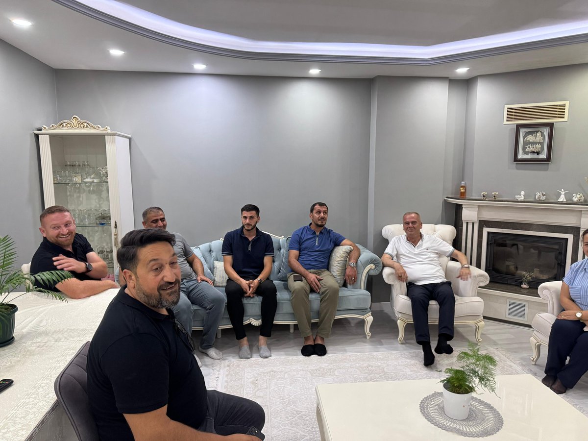 AK Parti Silivri (@silivriakparti) on Twitter photo AK Parti Silivri İlçe Başkanımız Sayın <a href="/sami_barlas/">Sami Barlas</a> , Kadın Kolları Başkanımız Sayın <a href="/fatmameto1/">Fatma Karakoç Meto</a> ve teşkilat mensuplarımızla birlikte, AK Parti Gümüşyaka Mahallesi Başkan Yardımcımız Sayın Veysi Kaya’yı geçirdiği kalp krizi sonrası geçmiş olsun dileklerimizi iletmek üzere AK Parti Silivri İlçe Başkanımız Sayın <a href="/sami_barlas/">Sami Barlas</a> , Kadın Kolları Başkanımız Sayın <a href="/fatmameto1/">Fatma Karakoç Meto</a> ve teşkilat mensuplarımızla birlikte, AK Parti Gümüşyaka Mahallesi Başkan Yardımcımız Sayın Veysi Kaya’yı geçirdiği kalp krizi sonrası geçmiş olsun dileklerimizi iletmek üzere