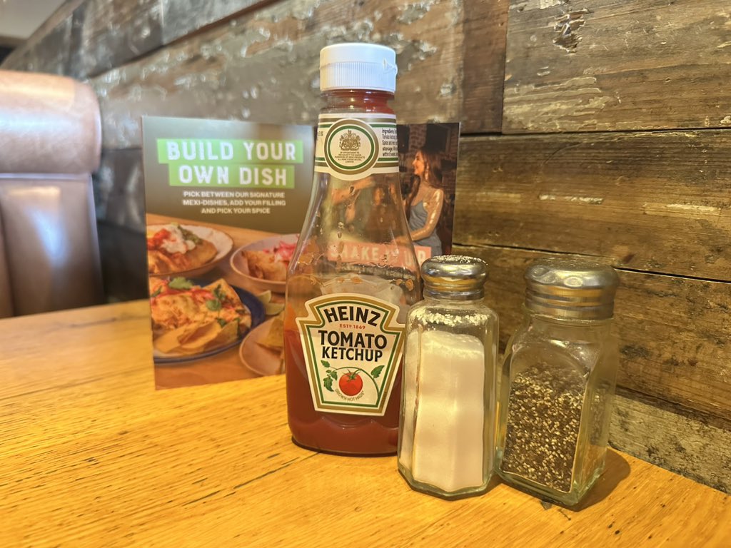 VOIDWORMS's tweet image. I was very happily treated to a “Mexican Inspired” restaurant based in the UK and these were the only condiments on the table
