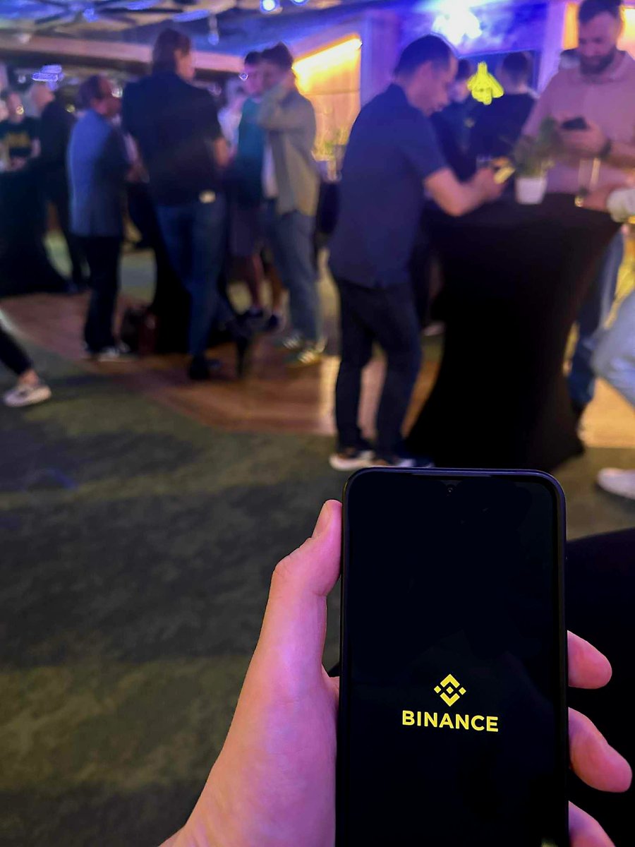 Gawryloo's tweet photo. Akurat gdy Binance przekracza 8 lat na rynku Bitcoin przekracza 122,000$ 🚀 Miejmy nadzieje że na kolejnych urodzinach @BinancePoland będziemy widzieć jeszcze wyższe szczyty.
Ale to przyszłość, a na razie pora świętować #BinanceTurns8 https://t.co/FJRDCKWlE7