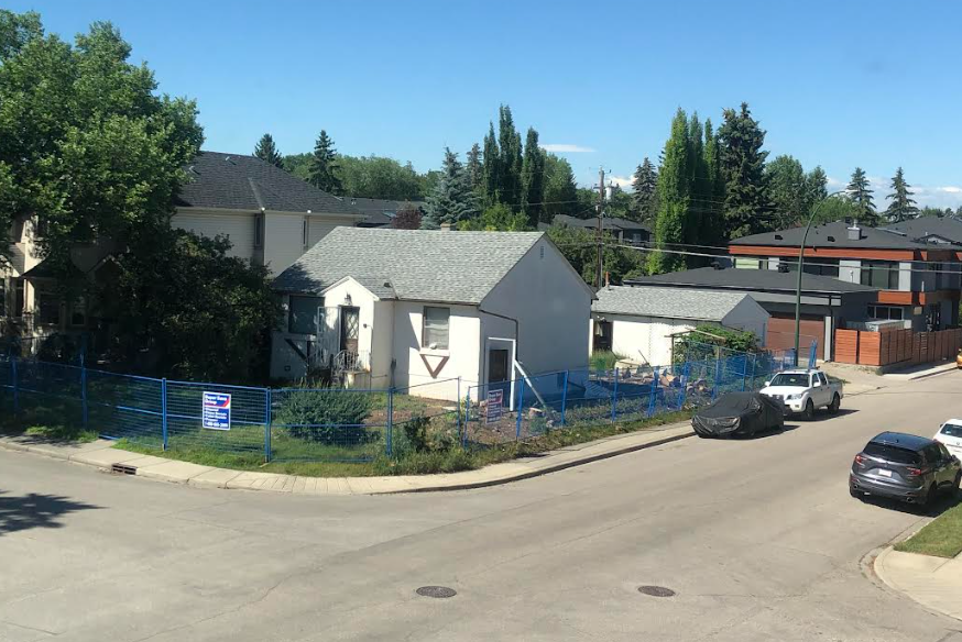 Sheldon4Ward4's tweet image. Real Consequences – Calgary, I Need Your Help!
Every day, I hear from Calgarians, through conversations, emails, and at their doorsteps, expressing frustration with Blanket Rezoning.
The overwhelming majority are opposed. They were never asked if they wanted this in their…