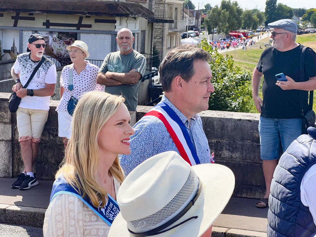 MathildePARIS45's tweet image. 🇫🇷 J’étais à #Briare et à #Gien pour les cérémonies du 14 juillet !
Soyons fiers d’être Français !
Merci à tous ceux qui s’engagent au quotidien pour la France, nous avons chacun un rôle à jouer pour œuvrer à son redressement !
🇫🇷 Joyeuse Fête nationale à tous !

#14juillet