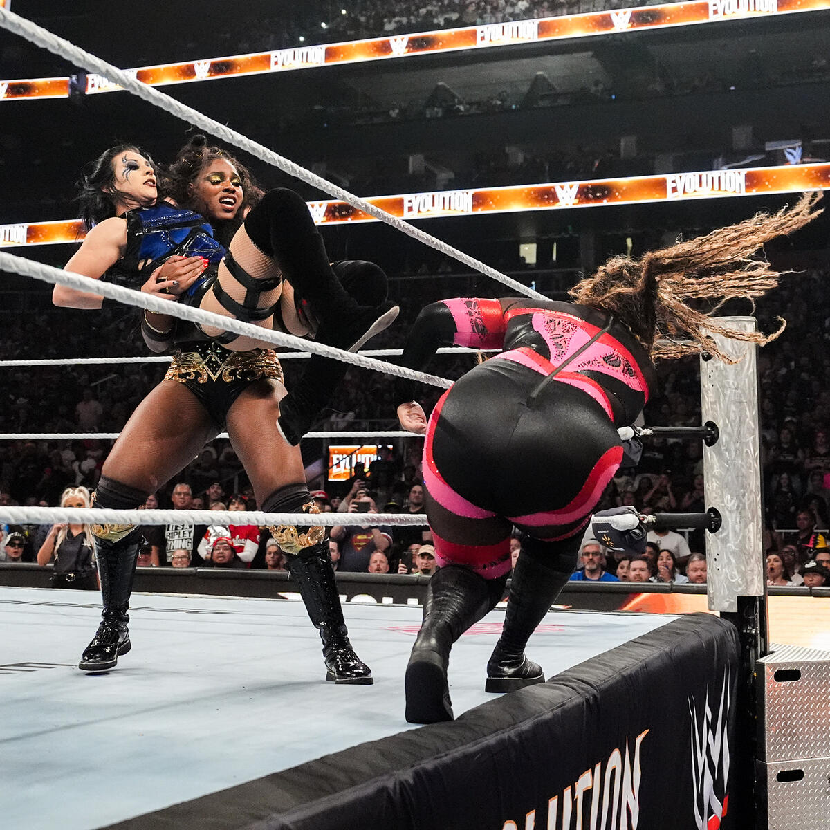 BOestriecher's tweet image. I thought these ladies, in particular, were the standout performers at #Evolution2.

Lash Legend felt like a big deal.
Charlotte Flair was MEGA over.
Iyo and Rhea = 5 stars.
Stephanie Vaquer is a massive star.
Lyra Valkyria belongs.