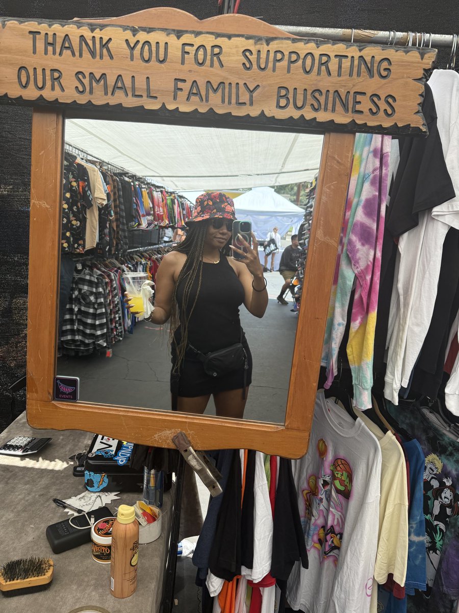 Update: The flea market was a success and the company was almost as hot as me 🔥 
This could’ve been us, if you believed in screening and deposits✨

lovedaisycoco.net