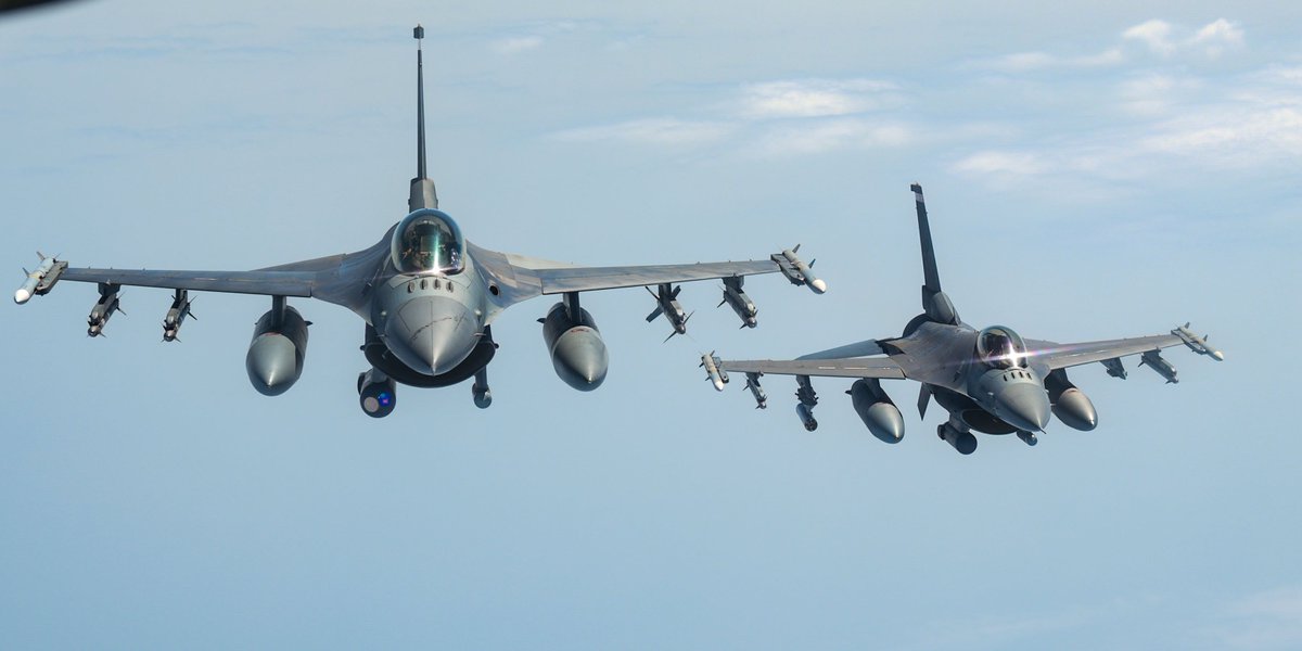 CENTCOMHebrew's tweet image. מטוסי F-16 פייטינג פלקון של חיל האוויר האמריקאי מבצעים פעולות סיור ונוכחות מעל אזור האחריות של פיקוד המרכז של ארה"ב (#CENTCOM).
