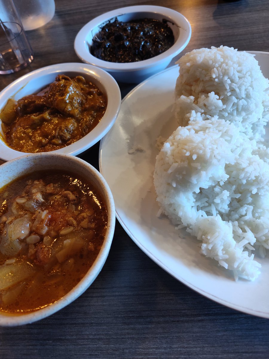TheMRR7's tweet image. Lunch at Ruby&apos;s Fast Food in Chicago, my Overall Favorite New (to me) Restaurant of 2014 &amp;amp; my Favorite Filipino Restaurant.  I went with the 2 Ulam &amp;amp; Rice Combo with Kare Kare Beef (middle--a stew of beef, bok choy, &amp;amp; green beans in a peanut butter based sauce) &amp;amp; Dinuguan (top--a…
