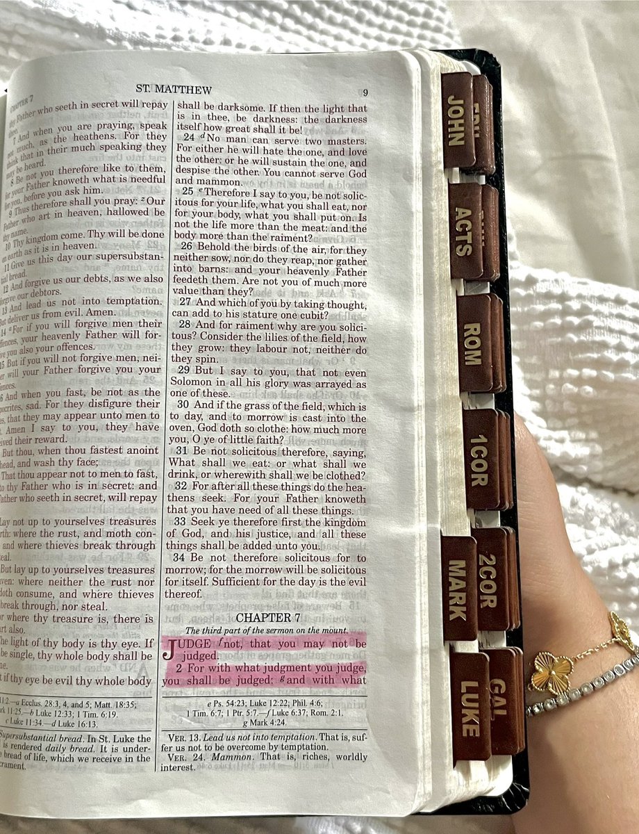 KyrieeEleison_'s tweet image. Remember that “For with what judgment you judge, you shall be judged: and with what measure you mete, it shall be measured to you again.” -Matthew 7:2
Stay charitable to people, spread love🎀