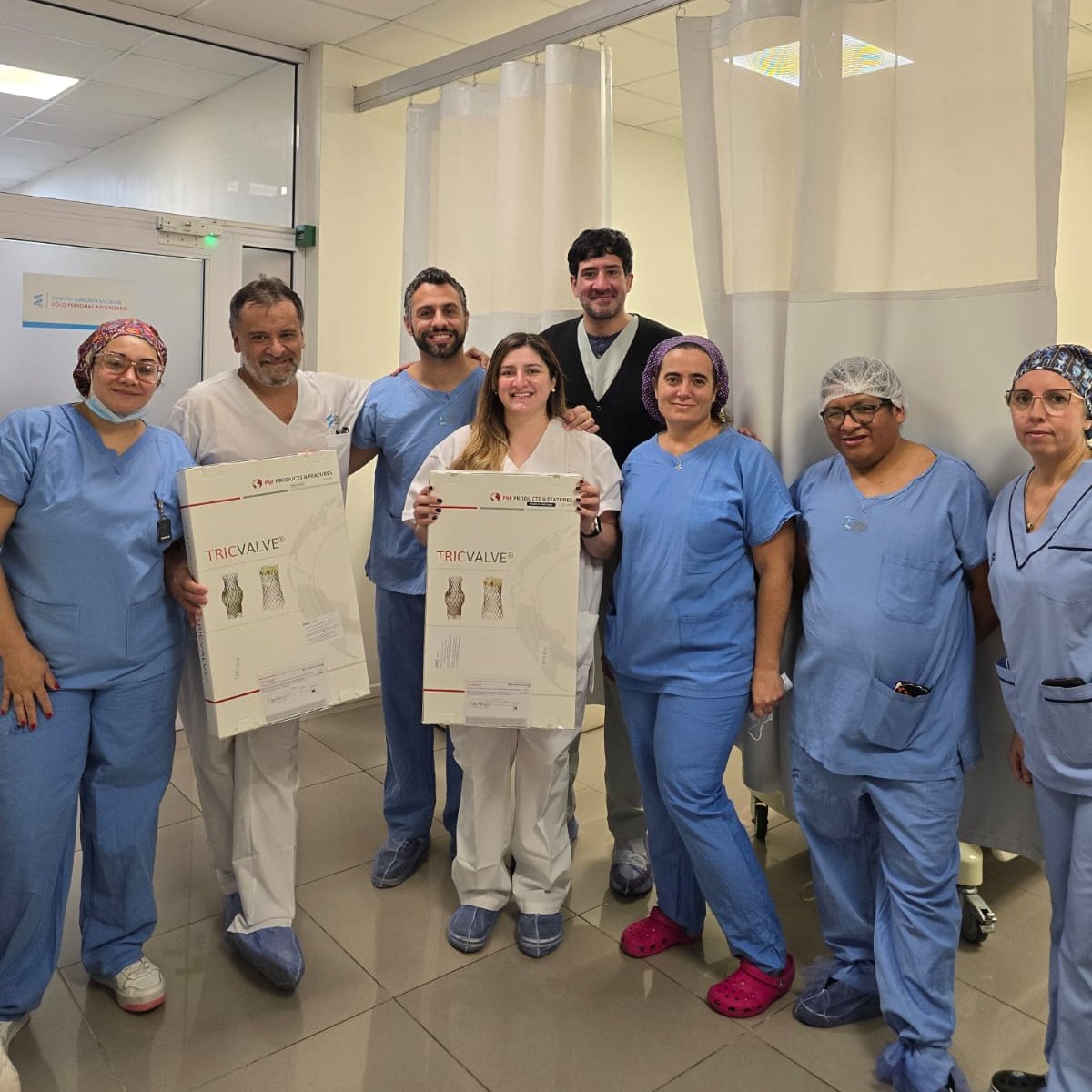 🚨 Primer caso de #TricValve en Clínica Modelo de Lanús.
Paciente con IC CF II/III por IT severa.

Se implantó sistema bicaval (SVC25/IVC31) con resultado exitoso.

Gracias al Dr. Chiminela, Dra. Martin y equipo por su gran trabajo. 👏
#TTVR #CardiologíaIntervencionista