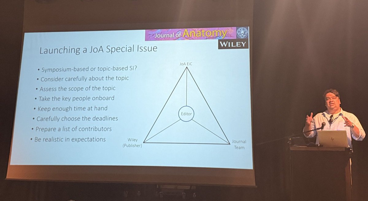 souravdoc's tweet image. It was quite hectic today at Oxford. I gave a talk at a workshop organized by the Journal of Anatomy Editorial Board, presented a poster, and had countless conversations. Tomorrow will be even more busy. Happy to be back in Oxford.
#anatsocsummer25 @anat_soc @JournalofAnat