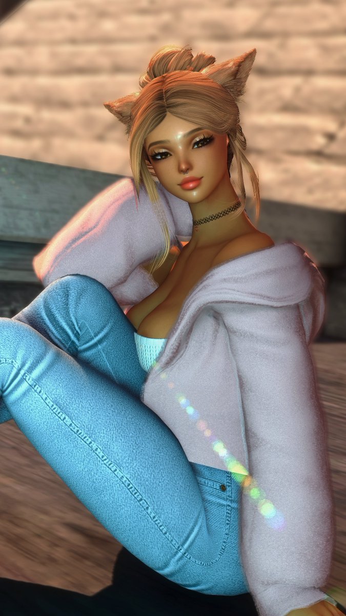 Phrozen_XIV's tweet image. Loser is stuck on the roof again. Elp