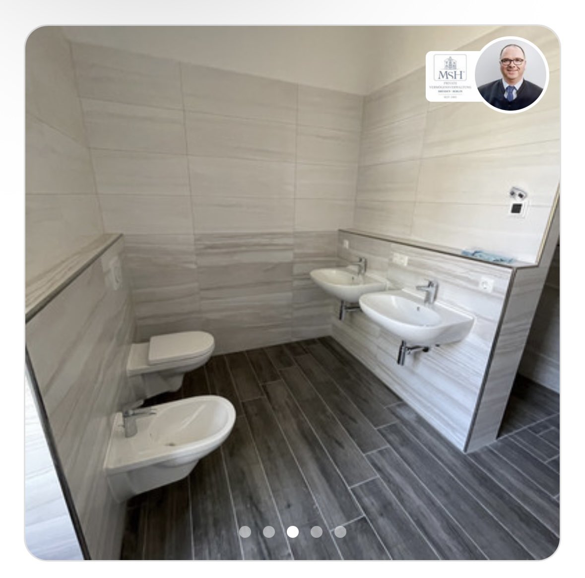 yukibunns's tweet image. European friends, wtf is that next to the toilet? Is it a urinal??