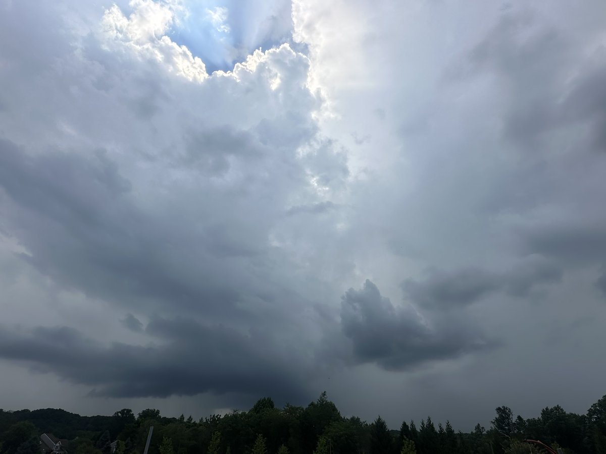 Can see significant precipitation loading with these updrafts in SE PA/N DE.