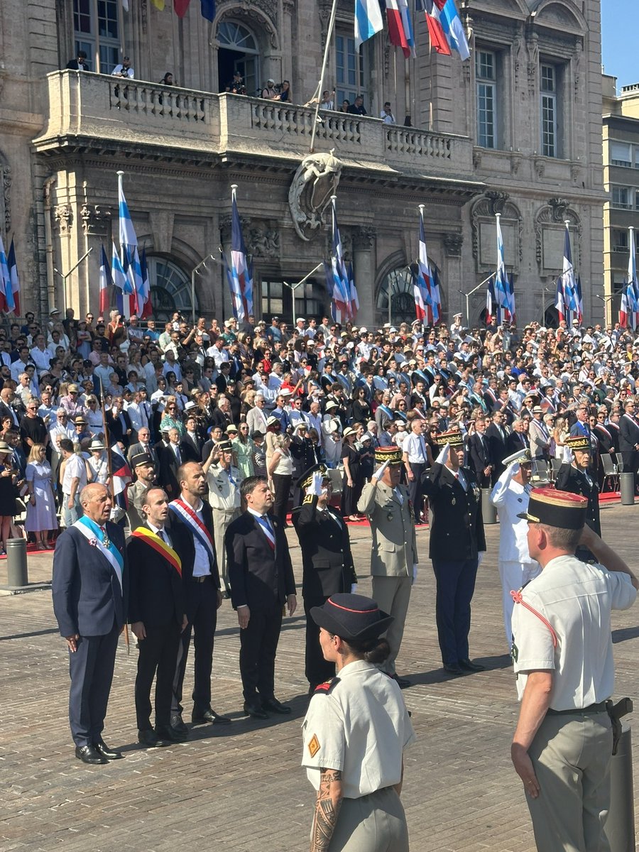 Préfet de la région Provence-Alpes-Côte d'Azur (@prefet13) on Twitter photo #14juillet 🇫🇷 à <a href="/marseille/">Ville de Marseille</a>
Georges-Francois Leclerc, le @prefet13, préside la cérémonie du #14juillet en présence des autorités civiles et militaires.
📌Cette fête nationale incarne le temps d'une journée les valeurs qui cimentent la France chaque jour : la liberté, l'égalité #14juillet 🇫🇷 à <a href="/marseille/">Ville de Marseille</a>
Georges-Francois Leclerc, le @prefet13, préside la cérémonie du #14juillet en présence des autorités civiles et militaires.
📌Cette fête nationale incarne le temps d'une journée les valeurs qui cimentent la France chaque jour : la liberté, l'égalité