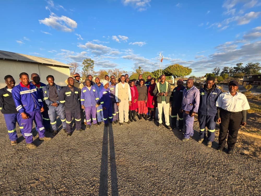 GMBdura (@gmbdura) on Twitter photo GMB CEO Dr. Edson Badarai continues his engagement exercise meeting GMB Rusape Depot workers during his tour to assess intake at depots.
#Food Security: Everywhere. Everyday.
<a href="/MoLAFWRD_Zim/">MinofLands,Agric,Fisheries,Water&Rural Development</a> <a href="/obertjiri/">Obert Jiri</a> <a href="/joylynndoro/">Joylyn</a> GMB CEO Dr. Edson Badarai continues his engagement exercise meeting GMB Rusape Depot workers during his tour to assess intake at depots.
#Food Security: Everywhere. Everyday.
<a href="/MoLAFWRD_Zim/">MinofLands,Agric,Fisheries,Water&Rural Development</a> <a href="/obertjiri/">Obert Jiri</a> <a href="/joylynndoro/">Joylyn</a>