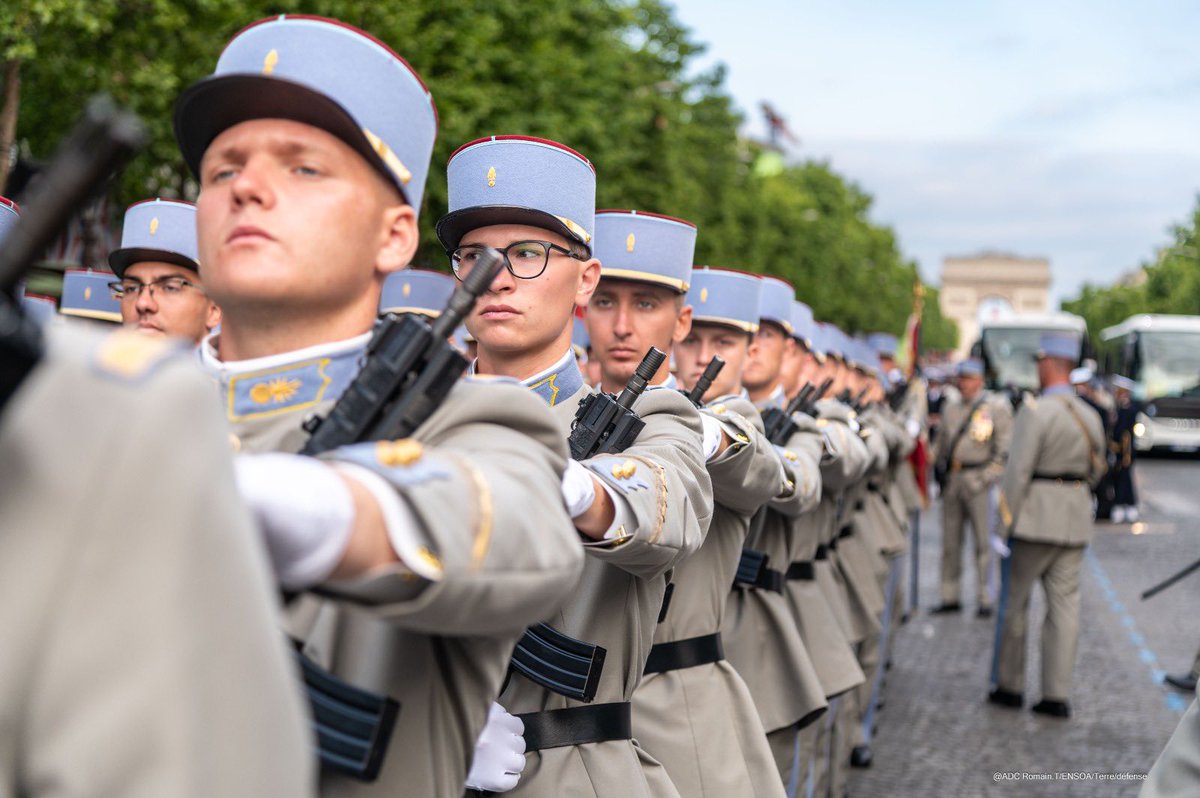 Jour-J pour les EVSO de la 382e promotion « 80 ans de la victoire 1945 » qui ont dignement représenté l’ENSOA et le 1er bataillon sur les Champs Elysées en ce #14juillet 🇫🇷

<a href="/Gouv_mili_Paris/">Gouverneur militaire de Paris (GMP)</a> 
<a href="/armeedeterre/">Armée de Terre</a> 
<a href="/Armees_Gouv/">Ministère des Armées et des Anciens combattants</a>