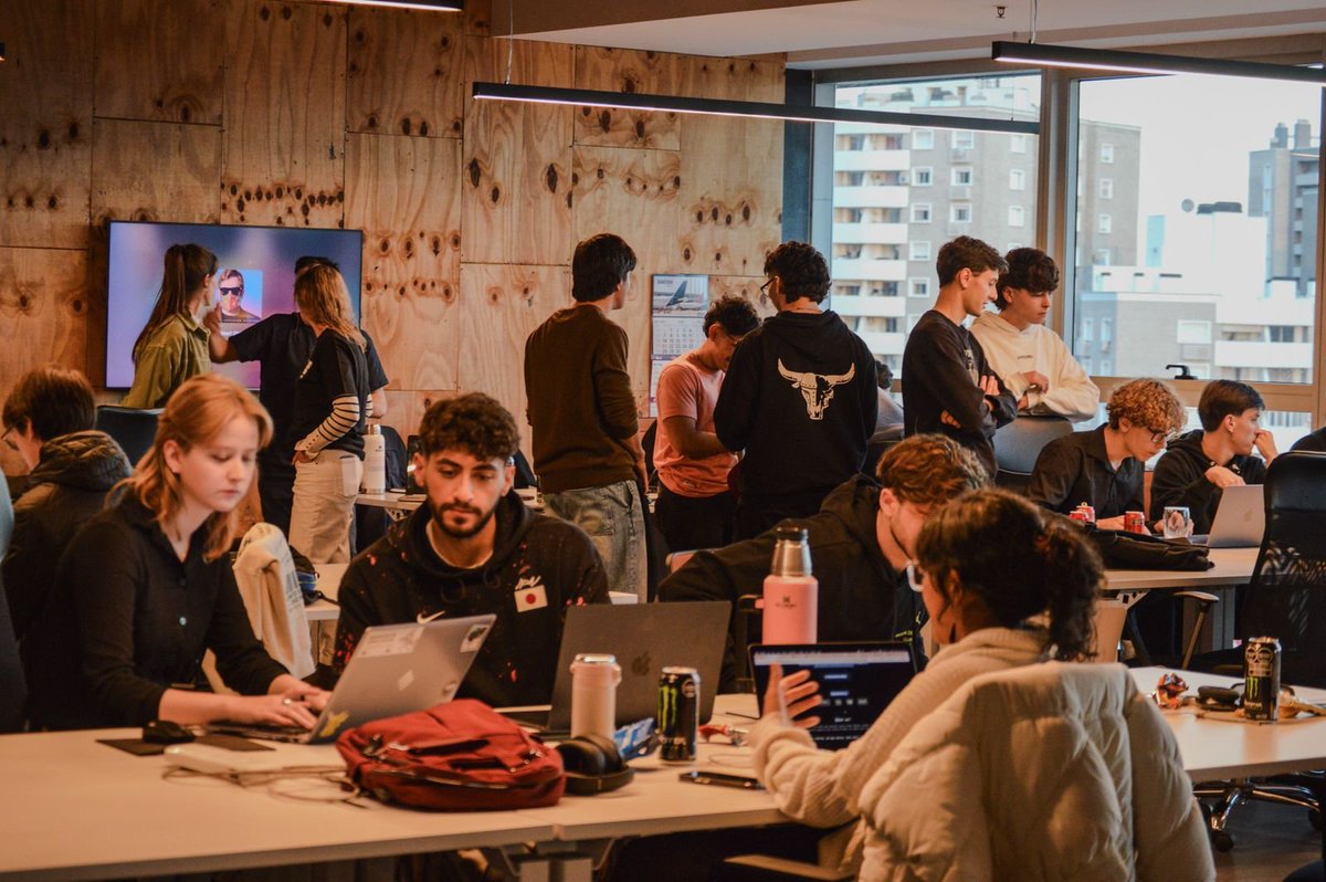 emily 🌷 tweet media