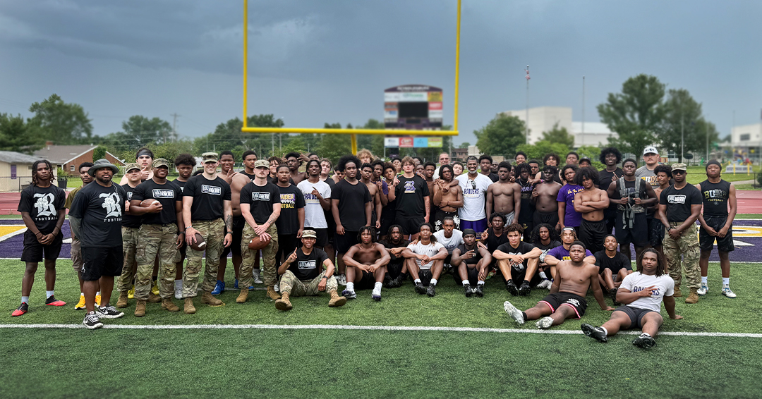 ArmyGuardOhio's tweet image. 📢 Big shoutout to the Reynoldsburg High School football team who ran through an #NationalGuard summer boot camp training session with the members of Alpha Company!
🏈 Keep fighting, Raiders! @rburgraiders