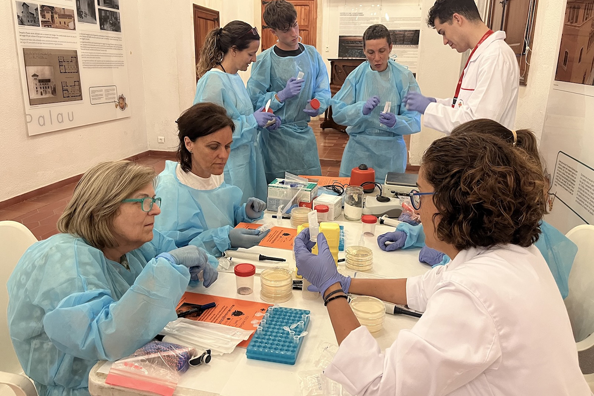 «Pueblos con-Ciencia», mejor proyecto de divulgación científica presentado por una universidad española en la última convocatoria de la FECYT f.mtr.cool/mqopqrmiqa

👩‍🔬 Liderado por Teresa Pérez Gracia, catedrática de Microbiología de la Universidad CEU Cardenal Herrera.
