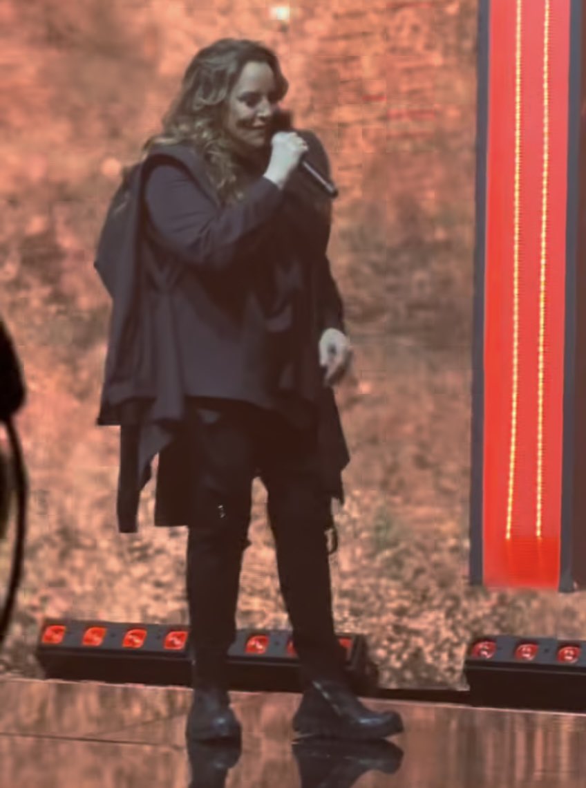 priklein's tweet photo. Ontem a Ana Carolina apareceu no domingão pra fazer uma homenagem a Death Stranding 2 com essas botas da Bridges ♥️ https://t.co/LFCyVePvoT
