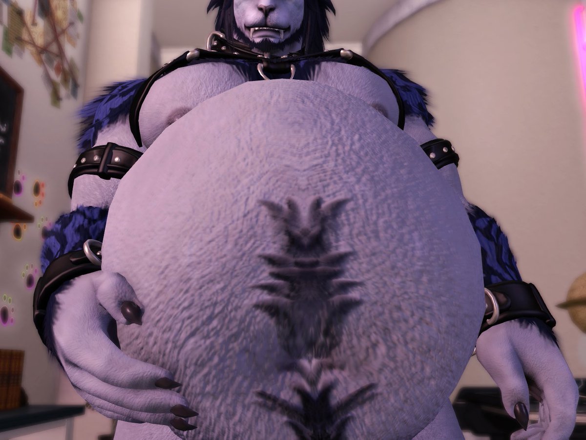 Looks like he caught you staring. He doesn't mind tho~
More than happy to give ya a better look~