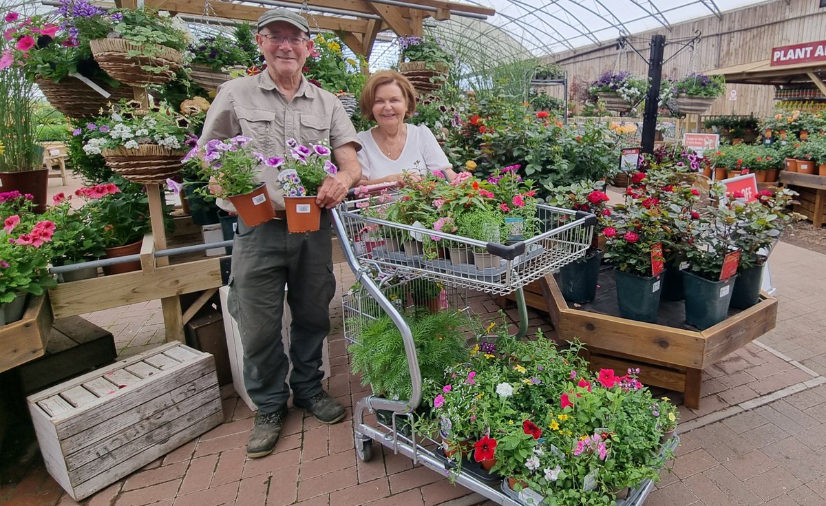 TheBuddingFD's tweet image. Together with @TatesGCs we always pleased to support the #Ditchling Open Gardens event &amp;amp; thrilled to hear £4087 raised for @StPeterStJames! Marija &amp;amp; Pam of Ditchling Horticultural Society wrote: "Your generosity in donating plants helped us achieve an amazing result. Thank you"
