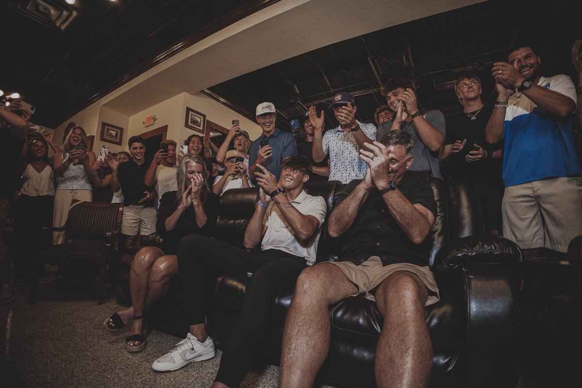 WheresHomePod's tweet image. The moment Aaron Watson became a Red!