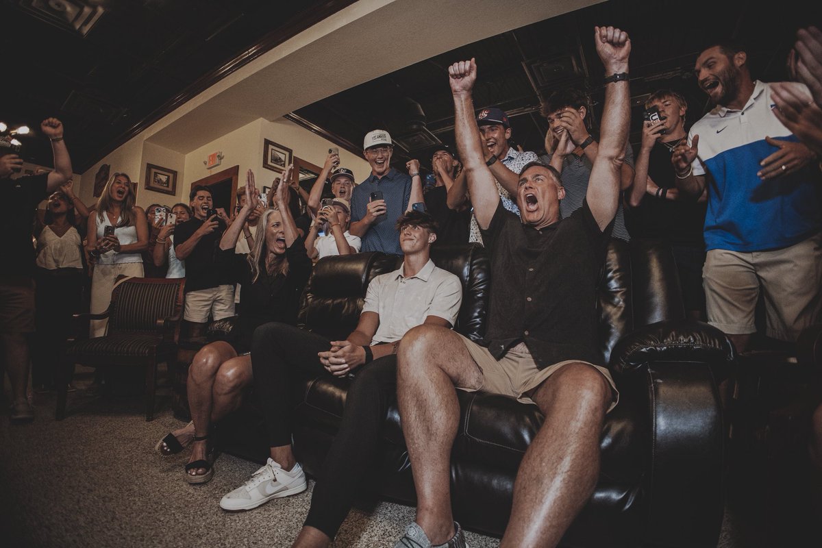 WheresHomePod's tweet image. The moment Aaron Watson became a Red!