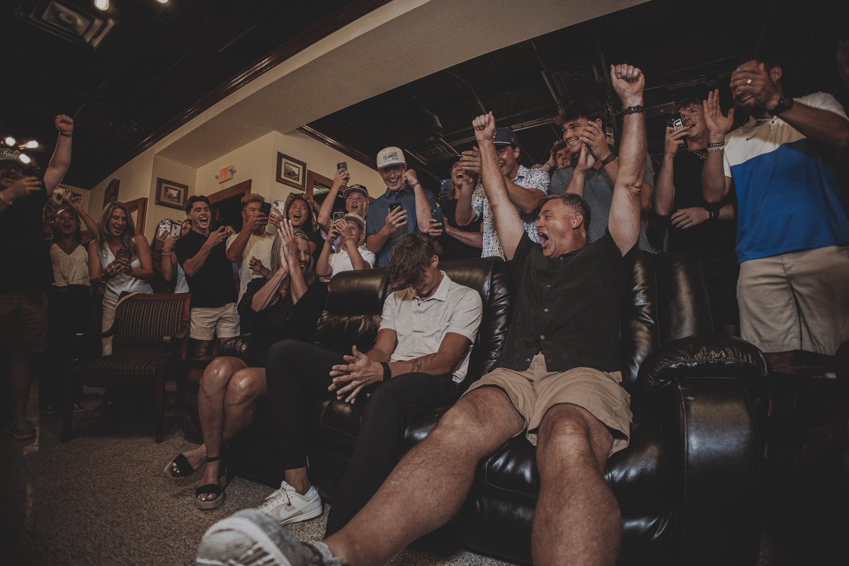 WheresHomePod's tweet image. The moment Aaron Watson became a Red!