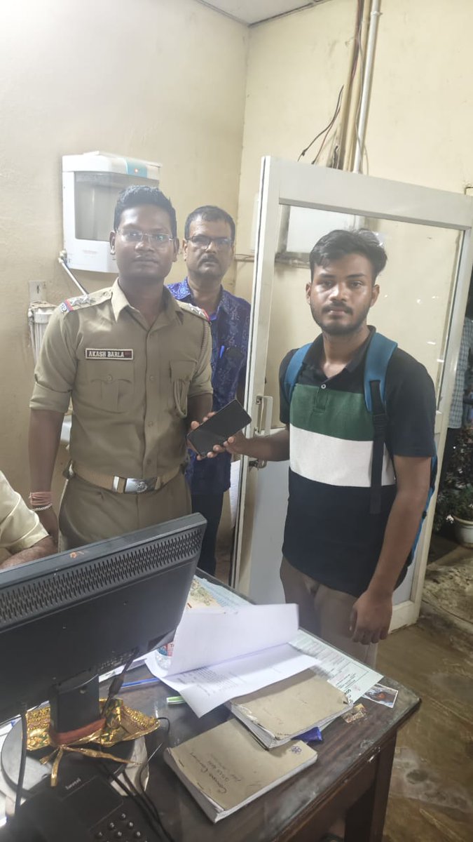 On July 14, 2025, ASI Golap Swain of Bhubaneswar GRPS handed over a Vivo Mobile to Complt Amit Guru after proper verification. The phone had been recovered in connection with Bhubaneswar GRPS Case No. 127/25 U/S 303(2)BNS.