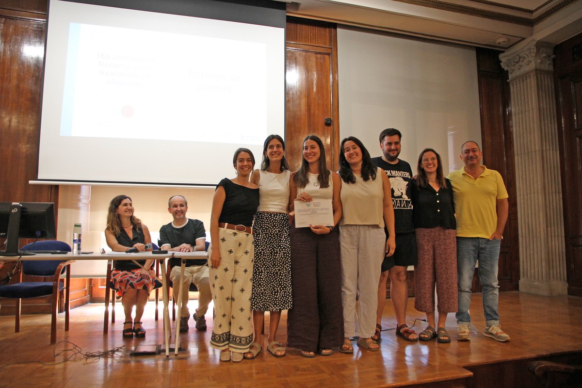 Atenció Primària i a la Comunitat de l'ICS (@primariaicscat) on Twitter photo <a href="/salutcat/">Salut</a> <a href="/icscat/">ICS. Generalitat</a> <a href="/vercingetorix1/">Ricard Riel</a> <a href="/cristicarbo/">cristina carbonell</a> <a href="/juditperti/">Judit Pertíñez</a> <a href="/e_marting/">E.MartinG 🎗</a> <a href="/mireiaboixadera/">Mireia Boixadera Vendrell</a> <a href="/Mjpardo5/">MªJose Pardo</a> <a href="/martacarrasco14/">Marta Carrasco</a> <a href="/YosebaCanovas/">Yoseba Cánovas</a> <a href="/r_mourelle/">Roberto</a> <a href="/jlval2310/">JL del Val</a> <a href="/Stroncio7/">Gemma Torrell</a> <a href="/anaferrerb/">Ana Ferrer</a> <a href="/francesc_orfila/">Francesc Orfila</a> <a href="/AndreaV0630/">Andrea Sánchez Callejas</a> <a href="/MBelenBenito/">🅱️🅱️🅱️</a> <a href="/CarmeRoca1/">Carme Roca</a> 🏆 La 16a Jornada de Recerca #ResidentsAPBCN ha atorgat premis a:
1r: Sarcopènia en ecografia clínica en atenció primària del #CASantJoan i #CAPLarrard
2n: Inseguretat residencial i sensellarisme en salut en dones al Raval del #CAPDrassanes
Felicitats! <a href="/salutcat/">Salut</a> <a href="/icscat/">ICS. Generalitat</a> <a href="/vercingetorix1/">Ricard Riel</a> <a href="/cristicarbo/">cristina carbonell</a> <a href="/juditperti/">Judit Pertíñez</a> <a href="/e_marting/">E.MartinG 🎗</a> <a href="/mireiaboixadera/">Mireia Boixadera Vendrell</a> <a href="/Mjpardo5/">MªJose Pardo</a> <a href="/martacarrasco14/">Marta Carrasco</a> <a href="/YosebaCanovas/">Yoseba Cánovas</a> <a href="/r_mourelle/">Roberto</a> <a href="/jlval2310/">JL del Val</a> <a href="/Stroncio7/">Gemma Torrell</a> <a href="/anaferrerb/">Ana Ferrer</a> <a href="/francesc_orfila/">Francesc Orfila</a> <a href="/AndreaV0630/">Andrea Sánchez Callejas</a> <a href="/MBelenBenito/">🅱️🅱️🅱️</a> <a href="/CarmeRoca1/">Carme Roca</a> 🏆 La 16a Jornada de Recerca #ResidentsAPBCN ha atorgat premis a:
1r: Sarcopènia en ecografia clínica en atenció primària del #CASantJoan i #CAPLarrard
2n: Inseguretat residencial i sensellarisme en salut en dones al Raval del #CAPDrassanes
Felicitats!