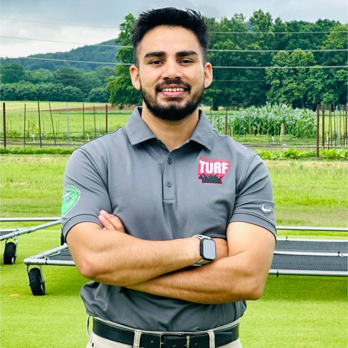 uarkhort's tweet image. Check out our recent story on Horticulture Ph.D. student, Sharandeep Singh Chahal, who is digging deep into turfgrass diseases that threaten lawns, athletic fields, and landscapes across the transition zone of the United States. @FarmerChahal
Read more: bit.ly/4kGjupI