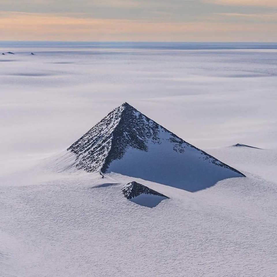 A 2 kilometers wide Pyramid-like mountain was discovered in Antarctica 😳