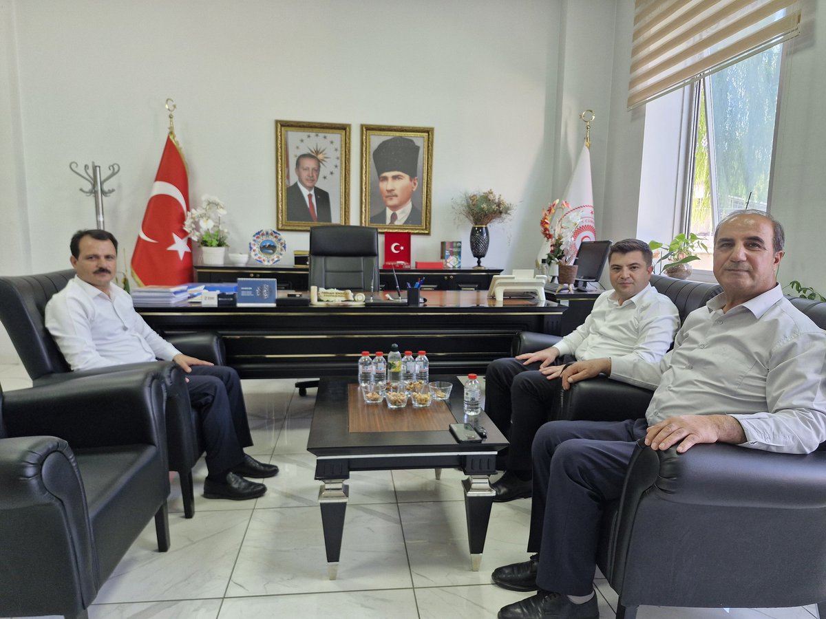 📍 Adaklı İlçe Kaymakamımız Sayın Abdullah Sarı Beyefendiyi #İlGenelMeclisBaşkanlığımız'da misafir ettik.
Nazik ziyaretleri ve samimi sohbetleri için kendilerine teşekkür ediyor, çalışmalarında başarılar diliyorum.